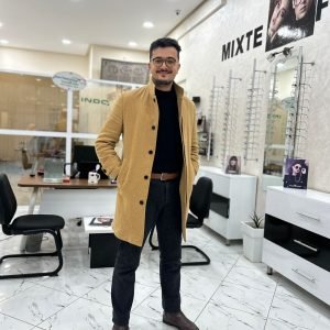 Youness El Karkri : l’ambition, la formation et le dynamisme au service de l’optique marocaine