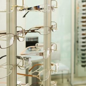 Opticiens, protégez votre commerce! phénomène de vol de lunettes au Maroc